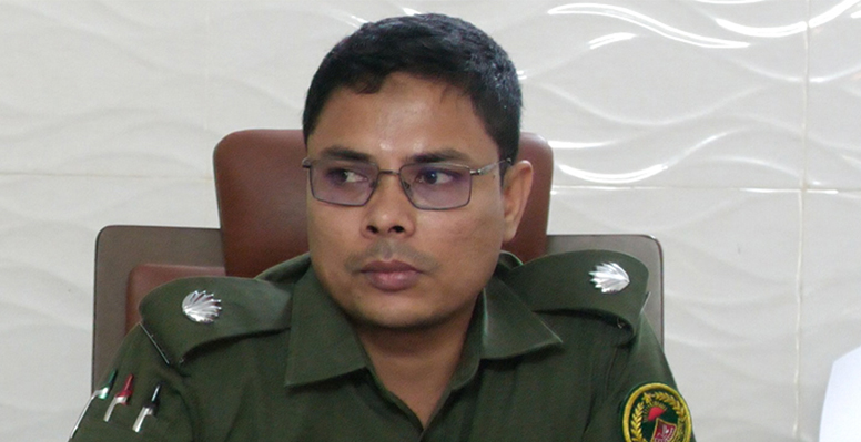 ঝিনাইদহ জেলা আনসার অফিসে সাংবাদিক অবরুদ্ধ, লাঞ্ছিত