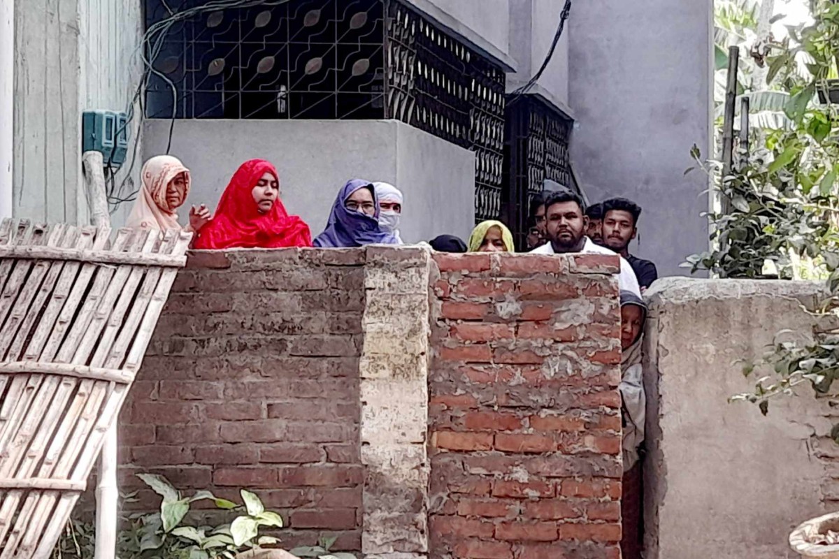 ৮ দিন ধরে অবরুদ্ধ কুষ্টিয়ার এক পরিবার