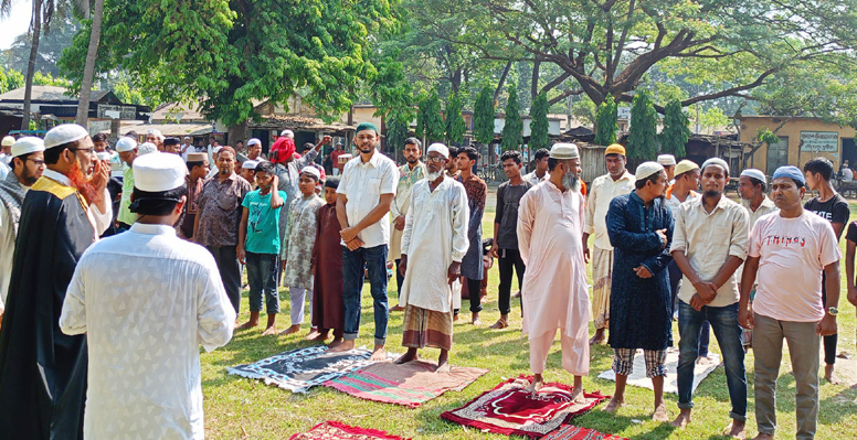 দৌলতপুরে সালাতুল ইস্তিসকার নামাজ আদায়