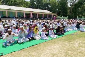 খোকসায় বৃষ্টির আশায় ইস্তিসকার নামাজ আদায়