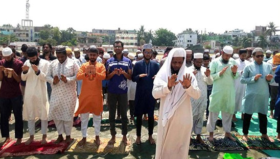 কুষ্টিয়ায় বৃষ্টির জন্য ইস্তিসকার নামাজ আদায়