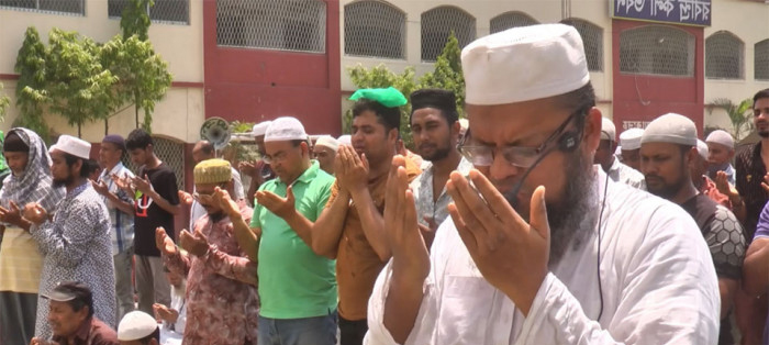 কুষ্টিয়ায় ইসতিসকার নামাজ আদায়