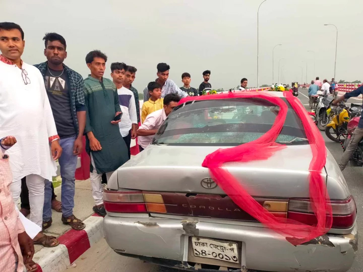 কুষ্টিয়ায় বিয়ের গাড়ি আটকে ভাঙচুর করায় ৪ যুবক আটক 