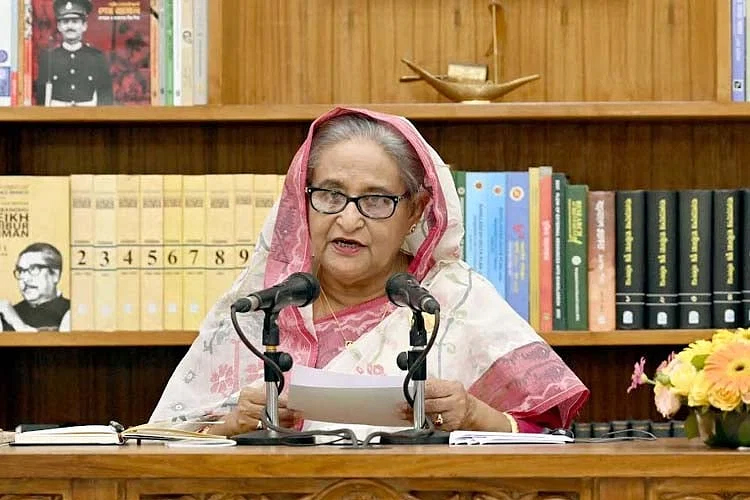 আমাকে উৎখাত করলে পরবর্তীতে কে আসবে প্রশ্ন প্রধানমন্ত্রীর