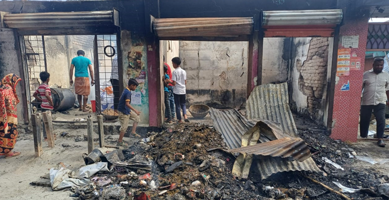 কুষ্টিয়ার নওদা আজমপুরে ভয়াবহ অগ্নিকান্ড