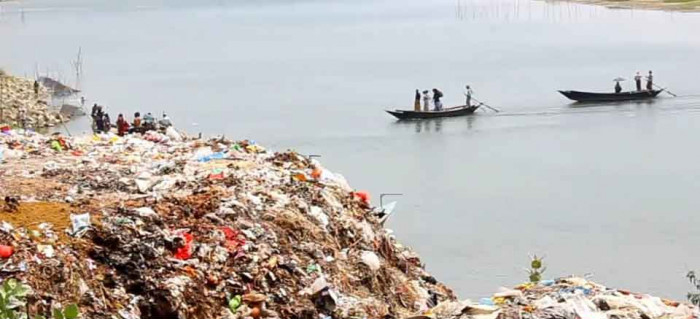 দখল-দূষণে অস্তিত্ব সংকটে গড়াই নদী