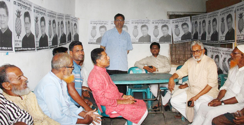 কুমারখালীতে প্রচার প্রচারণায় ব্যস্ত সময় কাটাচ্ছেন চেয়ারম্যান প্রার্থী মান্নান খান 