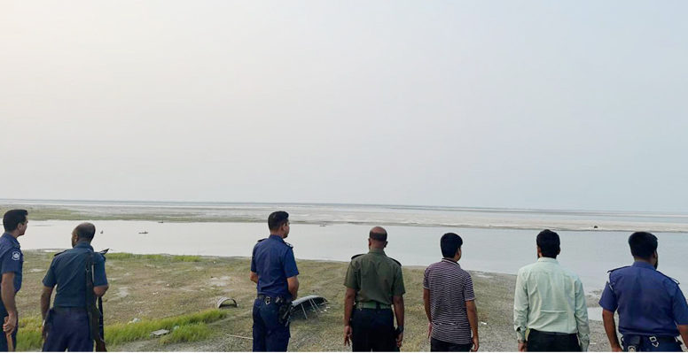 দৌলতপুরে পদ্মা নদীতে অবধৈভাবে বালু উত্তোলন বন্ধে উপজলো প্রশাসনরে অভযিান