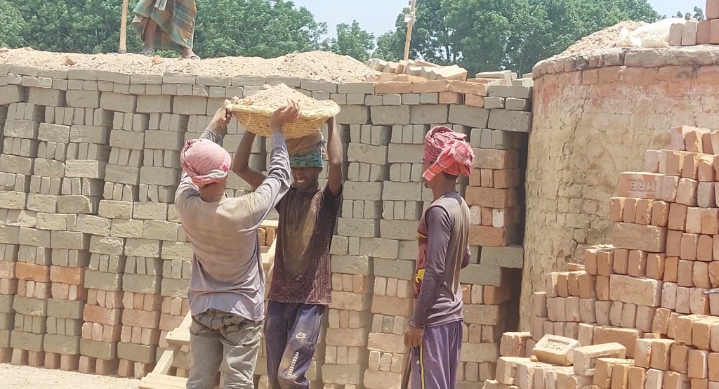 ইটের ভাটা শ্রমিকদের মজুরি বৈষম্য 6 173867953267a224ec549bb ইটের ভাটা শ্রমিকদের মজুরি বৈষম্য