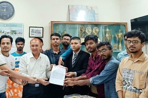 ৬ দফা দাবীতে ইবির ক্রীড়াবিভাগে শাখা ছাত্রলীগের স্মারকলিপি প্রদান