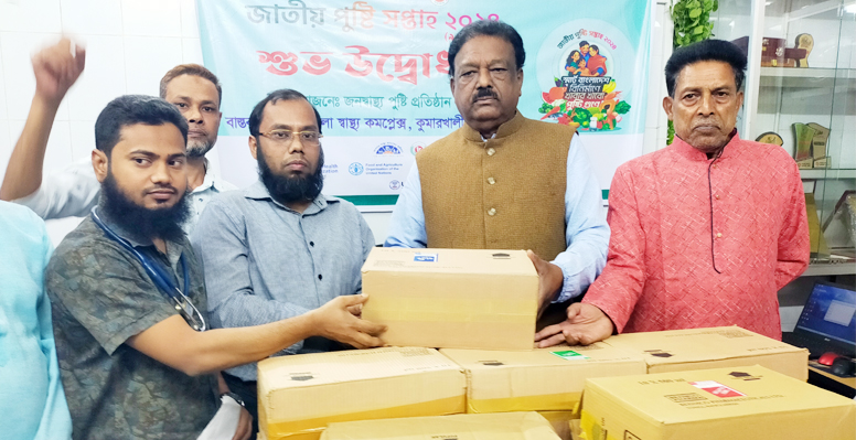 কুমারখালী হাসপাতালে ২৬ কার্টুন ওষুধ দিলেন আবদুর রউফ এমপি