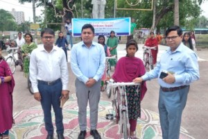 কুষ্টিয়ায় ক্ষুদ্র নৃ-গোষ্ঠি পরিবারের মাঝে বসতঘরের চাবি হস্তান্তর ও বাইসাইকেল বিতরন