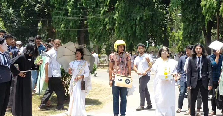 বিখ্যাত সিনেমার জনপ্রিয় সব চরিত্রের দেখা মিললো ইবির ডায়না চত্বরে 6 173867962367a225470a8bf বিখ্যাত সিনেমার জনপ্রিয় সব চরিত্রের দেখা মিললো ইবির ডায়না চত্বরে