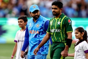 ইংল্যান্ডের বিপক্ষে হারের ম্যাচে রোহিতকে ছাড়ালেন বাবর