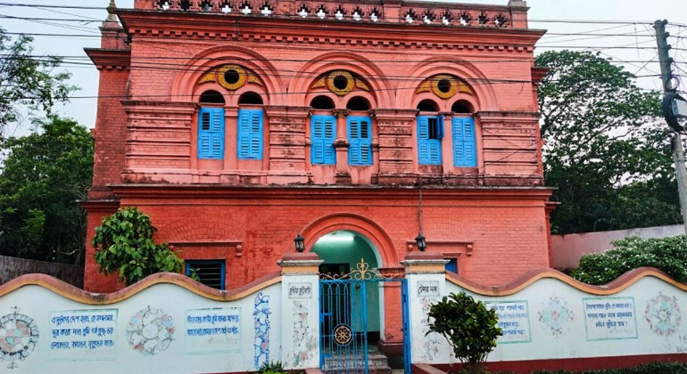 এক সন্ধ্যায় কবিগুরুর স্মৃতিধন্য টেগোর লজে