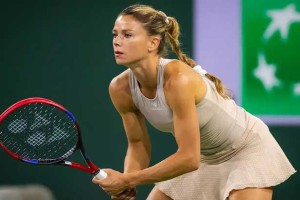 টেনিস সুন্দরী এখন চোর!