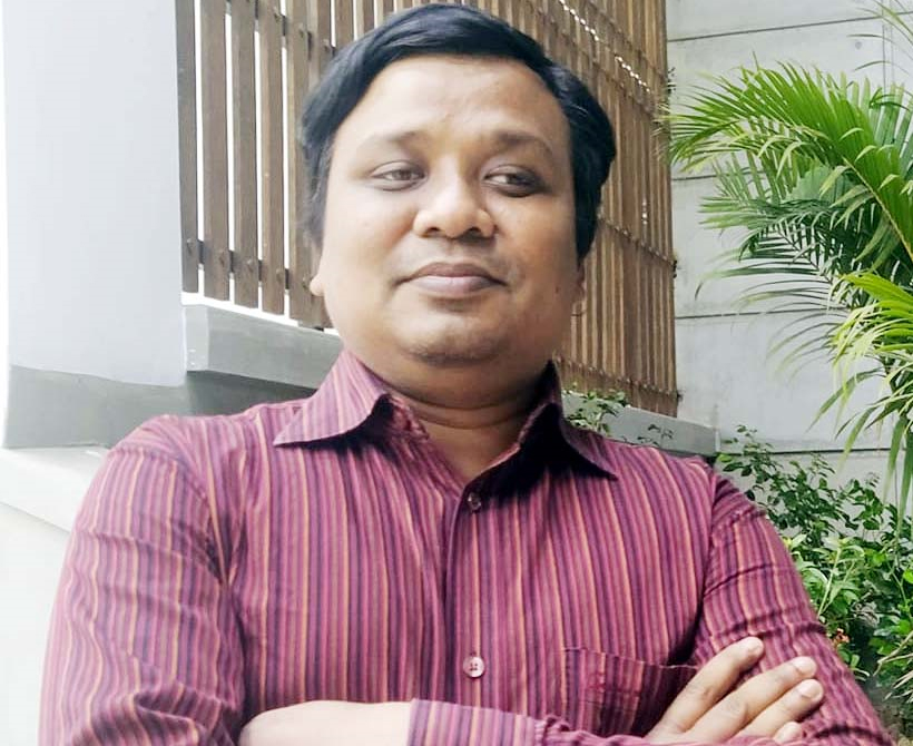 সুজনের স্ত্রীর হস্তশিল্প থেকে পোশাক কিনতে বাঁধ্য হচ্ছেন একাডেমির শিক্ষার্থীরা