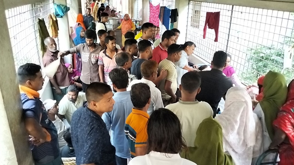 কুষ্টিয়ায় ভোটকেন্দ্রে প্রতিপক্ষের হামলায় আহত ৩ 4 173867970667a2259a2f8be কুষ্টিয়ায় ভোটকেন্দ্রে প্রতিপক্ষের হামলায় আহত ৩