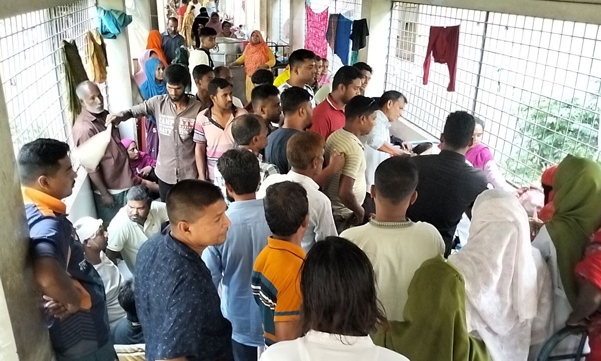 কুষ্টিয়ায় ভোটকেন্দ্রে প্রতিপক্ষের হামলায় আহত ৩