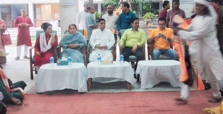 কুষ্টিয়া লালন মাজার পরিদর্শন করলেন ড. মাহফুজুর রহমান 
