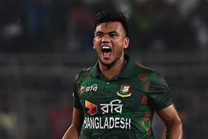 বেদনানাশক নিয়ে খেলবেন তাসকিন