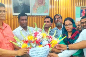 কুমারখালীতে প্রাথমিক শিক্ষক সমিতির পক্ষ থেকে নব নির্বাচিত উপজেলা চেয়ারম্যানকে ফুলের শুভেচ্ছা