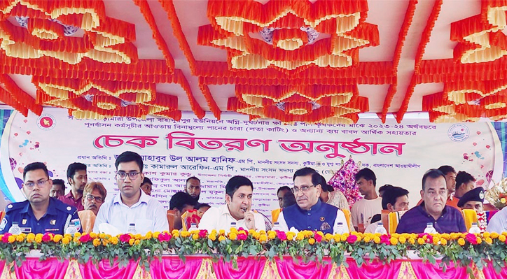 কুষ্টিয়ার ভেড়ামারায় ক্ষতিগ্রস্ত পান বরজ চাষীদের কে নগদ দেড় কোটি টাকা সহায়তা প্রদান