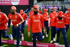 ইংল্যান্ডের টিকে থাকার লড়াই