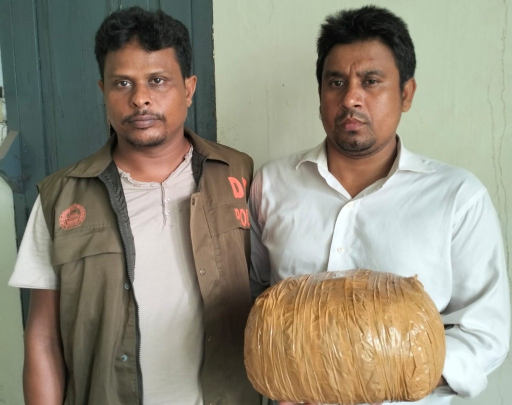 কুষ্টিয়ায় মাদক ব্যাবসায়ী আটক 4 173867973367a225b50a920 কুষ্টিয়ায় মাদক ব্যাবসায়ী আটক