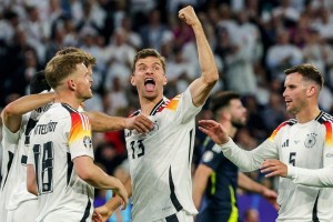 জমে উঠেছে : ইউরো কারা গেল নকআউটে, কারা অপেক্ষায়