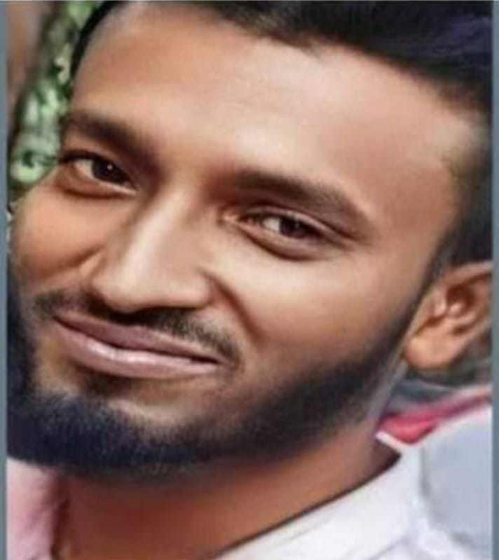 দৌলতপুরে সন্ত্রাসী আকিদুলের অস্ত্রের মহড়া  