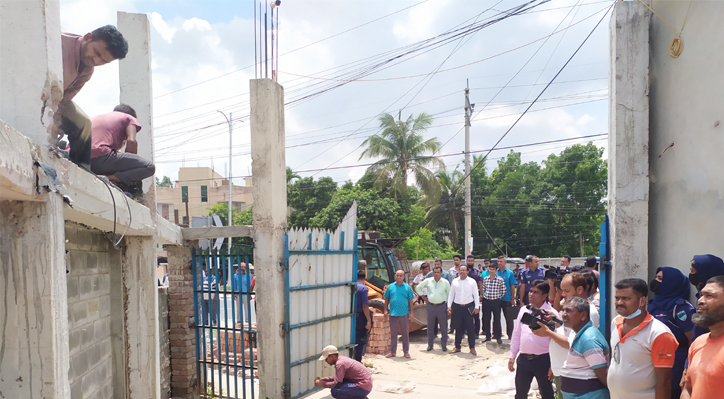 কুষ্টিয়া পৌরসভার বিভিন্ন ওয়ার্ডে অবৈধ স্থাপনা উচ্ছেদ অভিযান