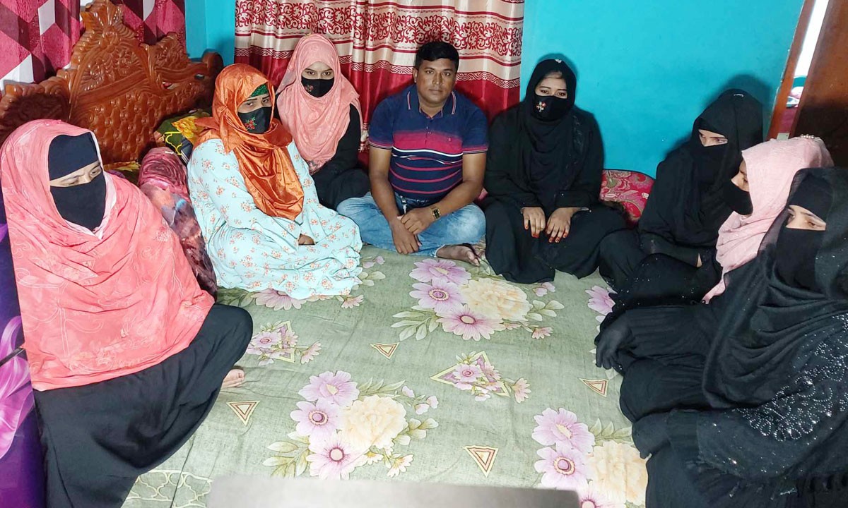 গ্রাম্য শালিসে দুই বউ হারালেন কুষ্টিয়ার রবিজুল