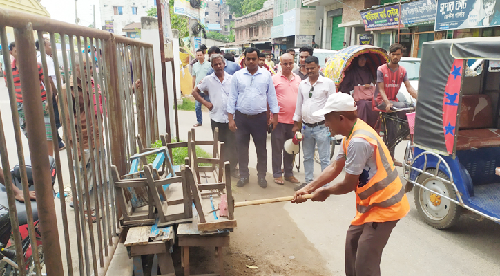 কুষ্টিয়া পৌর এলাকায় অবৈধ স্থাপনা উচ্ছেদ অভিযান