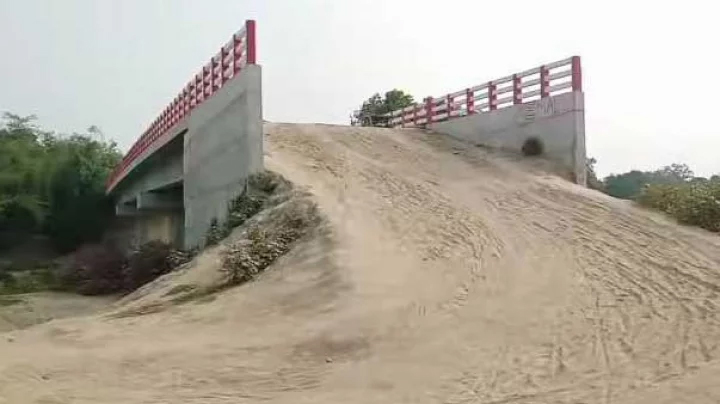 সেতু নির্মানের পরও ভোগান্তী কমেনি গাংনী ও দৌলতপুর উপজেলার মানুষের