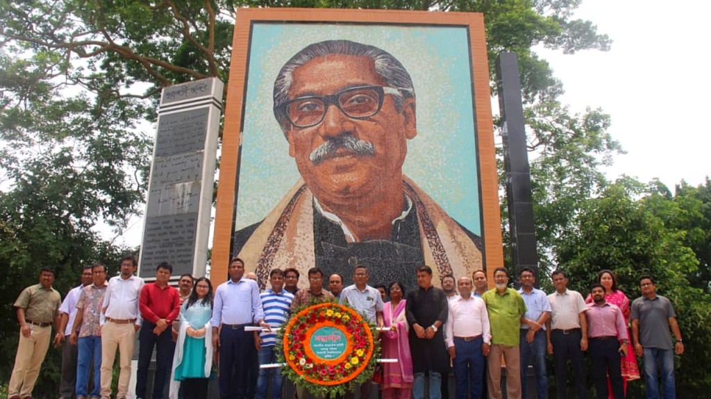 বঙ্গবন্ধু’র প্রতিকৃতিতে ইবির বঙ্গবন্ধু পরিষদের শ্রদ্ধাঞ্জলি 4 173867989867a2265a6c9e6 বঙ্গবন্ধু’র প্রতিকৃতিতে ইবির বঙ্গবন্ধু পরিষদের শ্রদ্ধাঞ্জলি