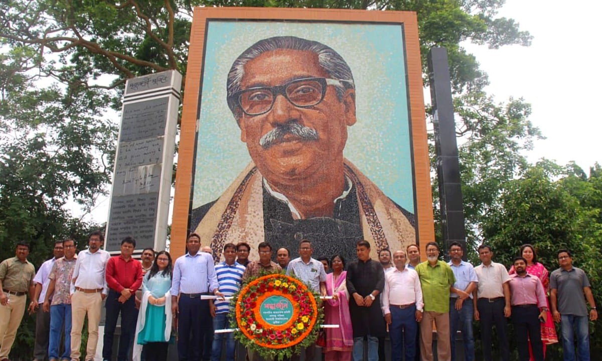 বঙ্গবন্ধু’র প্রতিকৃতিতে ইবির বঙ্গবন্ধু পরিষদের শ্রদ্ধাঞ্জলি