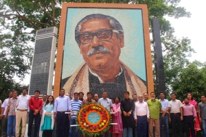 বঙ্গবন্ধু’র প্রতিকৃতিতে ইবির বঙ্গবন্ধু পরিষদের শ্রদ্ধাঞ্জলি