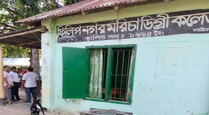 দৌলতপুরে কলেজ অধ্যক্ষের কার্যালয় ভাঙচুর ও অধ্যক্ষকে লাঞ্ছিত