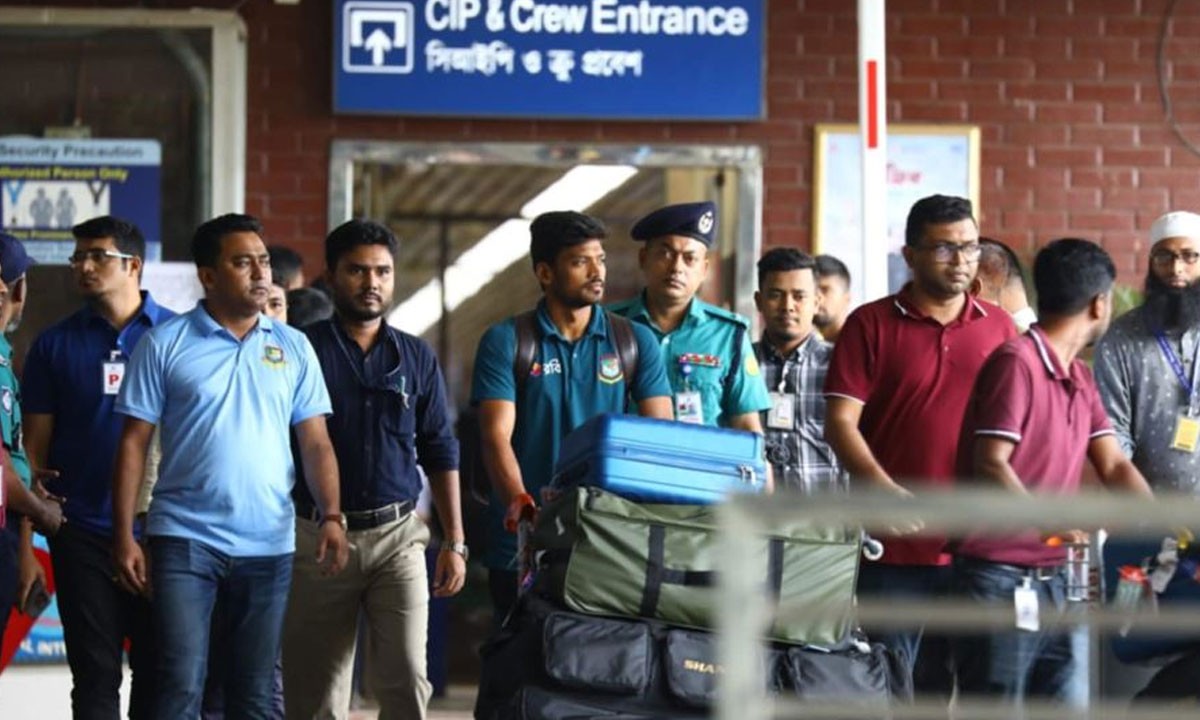 বিশ্বকাপ মিশন শেষে দেশে ফিরেছে বাংলাদেশ দল