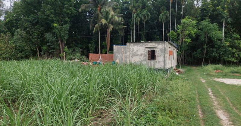 কুষ্টিয়ায় লিজকৃত রেলের জমি বিক্রি করে বাড়ি নির্মাণ