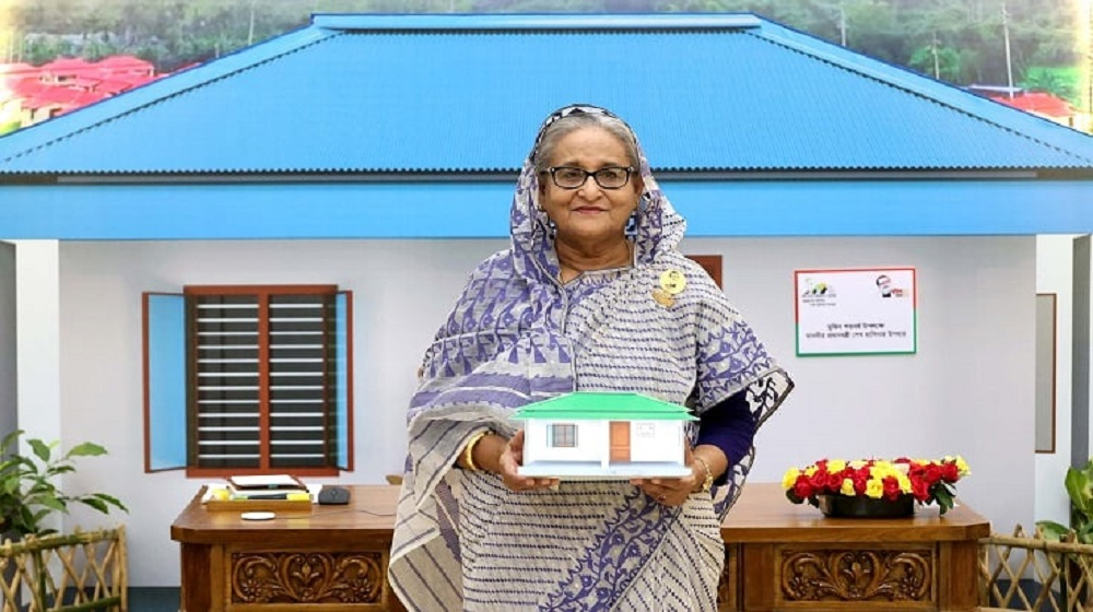 ঘূর্ণিঝড়ে ক্ষতিগ্রস্তদের ঘরবাড়ি তৈরি করে দেব : প্রধানমন্ত্রী