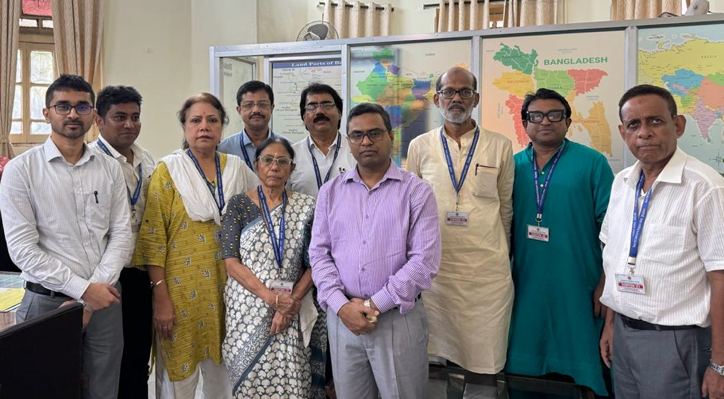 সাংবাদিক রিজুর ওপর হামলার প্রতিবাদ কলকাতায় ডেপুটি হাইকমিশন অফিসে স্মারকলিপি প্রদান