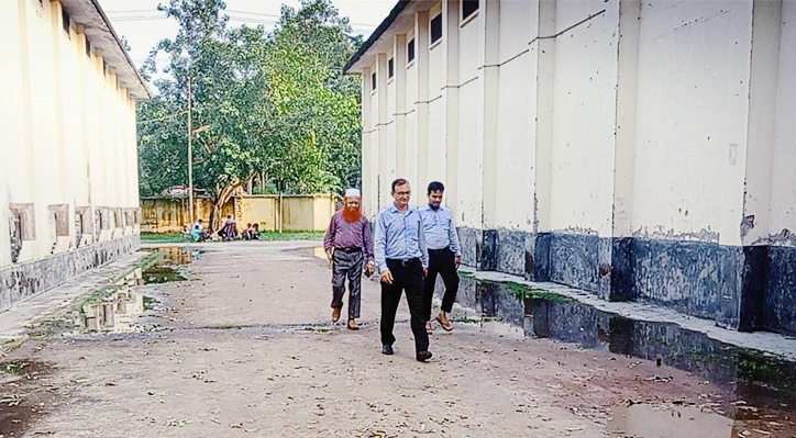 ২ শ মে. টন চাল ৫৮ মে. টন গম গায়েব 