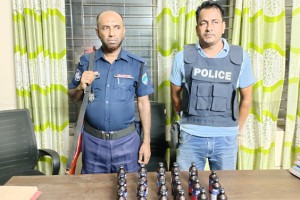 দৌলতপুরে মোটরসাইকেলসহ মাদক ব্যাবসায়ী গ্রেফতার 