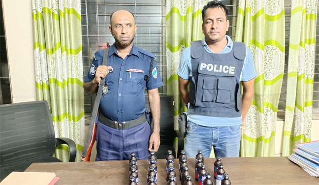 দৌলতপুরে মোটরসাইকেলসহ মাদক ব্যাবসায়ী গ্রেফতার 