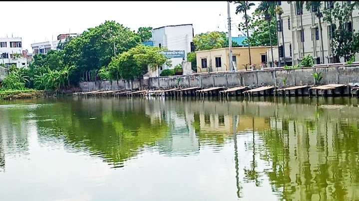 টেন্ডার ছাড়াই কুষ্টিয়া সদর হাসপাতালের পুকুর বেদখল