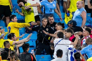 হারের পর কলম্বিয়ান ভক্তদের সঙ্গে নুনিয়েসদের হাতাহাতি