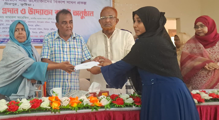 প্রধানমন্ত্রীর হাত ধরে বাংলাদেশের মানুষের ভাগ্য পরিবর্তন হচ্ছেঃ কামারুল এমপি