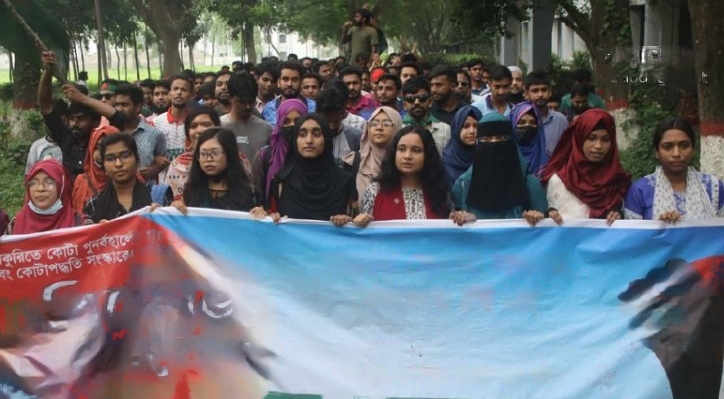 ইবি’র শিক্ষার্থীদের ওপর পুলিশি হামলার অভিযোগ